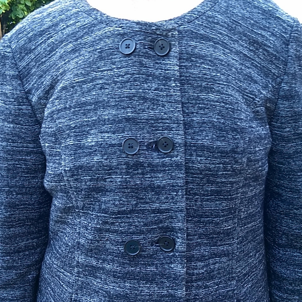 Modest tweed jacket. - Picture 11 of 12